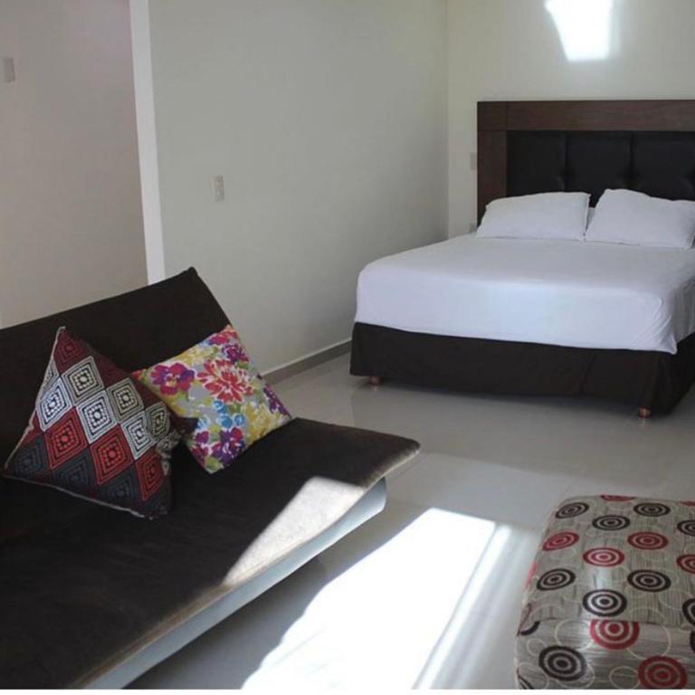 Private Retreat for Remote Workers - and Lovers - One-Bedroom Apartment - 5