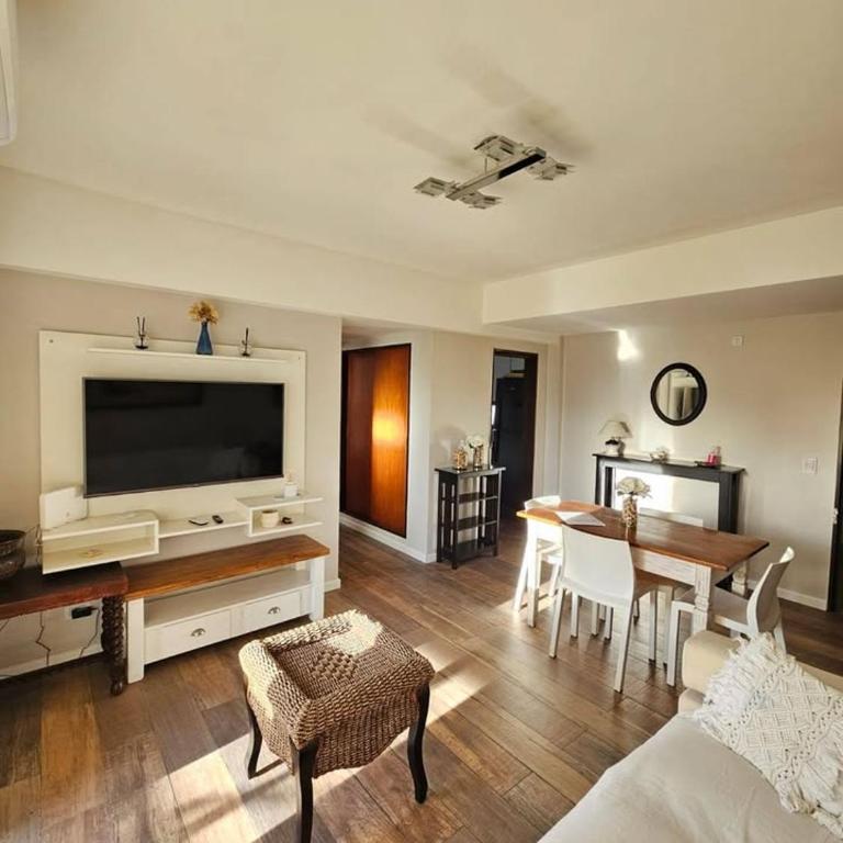 Luminoso Semipiso 2 Ambientes con Balcón Terraza - One-Bedroom Apartment - 25