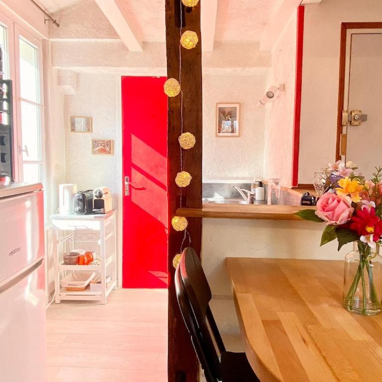 Saint-Martin 1 min to Les Halles Wi-Fi - One-Bedroom Apartment - 18