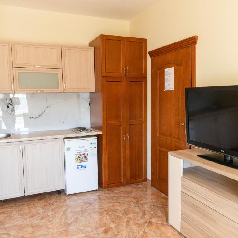 Villa Elezi - Family Room with Balcony - 2