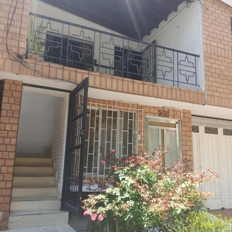 Acogedor apartaestudio privado cerca de Laureles y Pueblito Paisa, Excelente ubicación - Apartamento de 1 dormitorio - 2