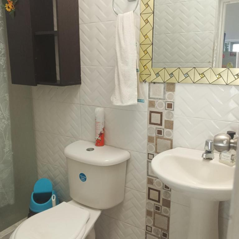 Acogedor apartaestudio privado cerca de Laureles y Pueblito Paisa, Excelente ubicación - Apartamento de 1 dormitorio - 6