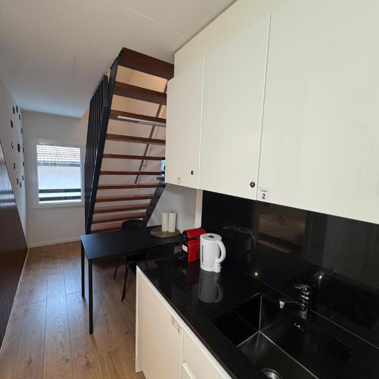 Private & Shared Stays in Lausanne - Camera Matrimoniale Standard con Bagno in Comune - 4