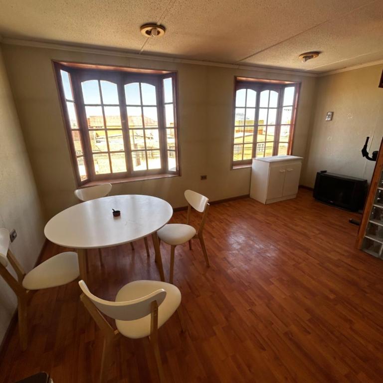 Alojamiento corporativo para grupos grandes Calama - Six-Bedroom House - 6