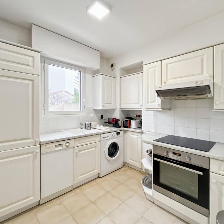 MYO1 - QUARTIER PALM BEACH _ 2 CHAMBRES BEL APPARTEMENT CLIMATISE - Appartement 2 Chambres - 5
