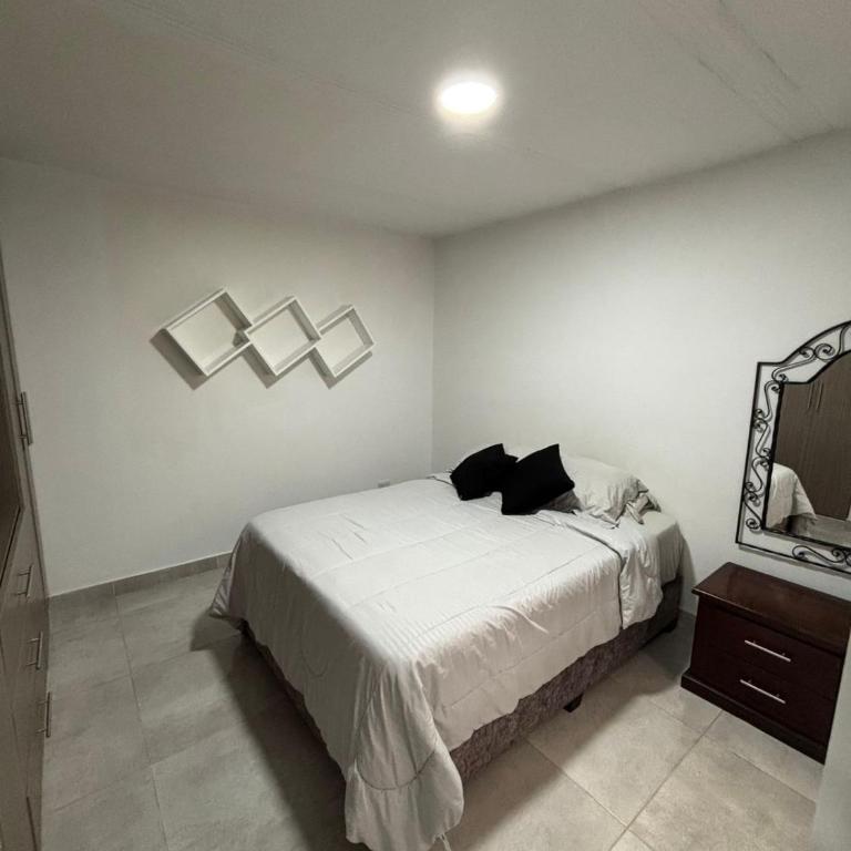 Acogedora Casa con Terraza en Ciudad Jardín - Apartamento de 2 dormitorios - 2