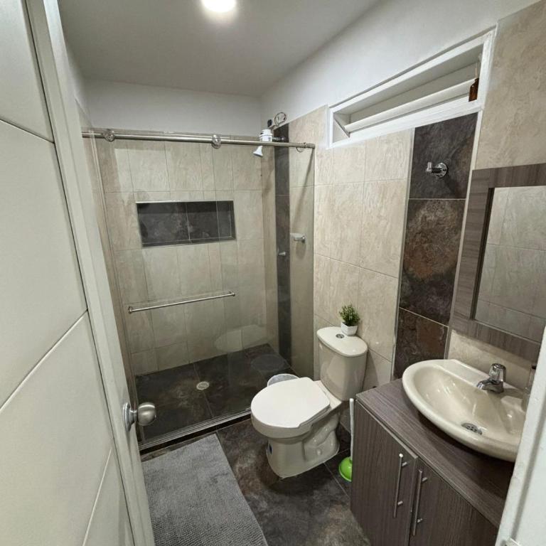 Acogedora Casa con Terraza en Ciudad Jardín - Apartamento de 2 dormitorios - 3