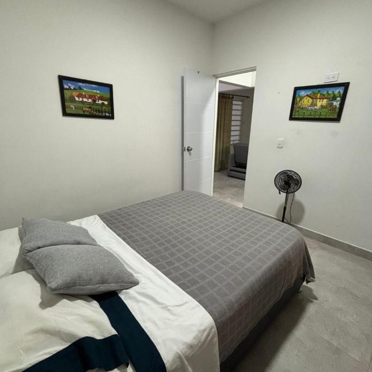 Acogedora Casa con Terraza en Ciudad Jardín - Apartamento de 2 dormitorios - 15