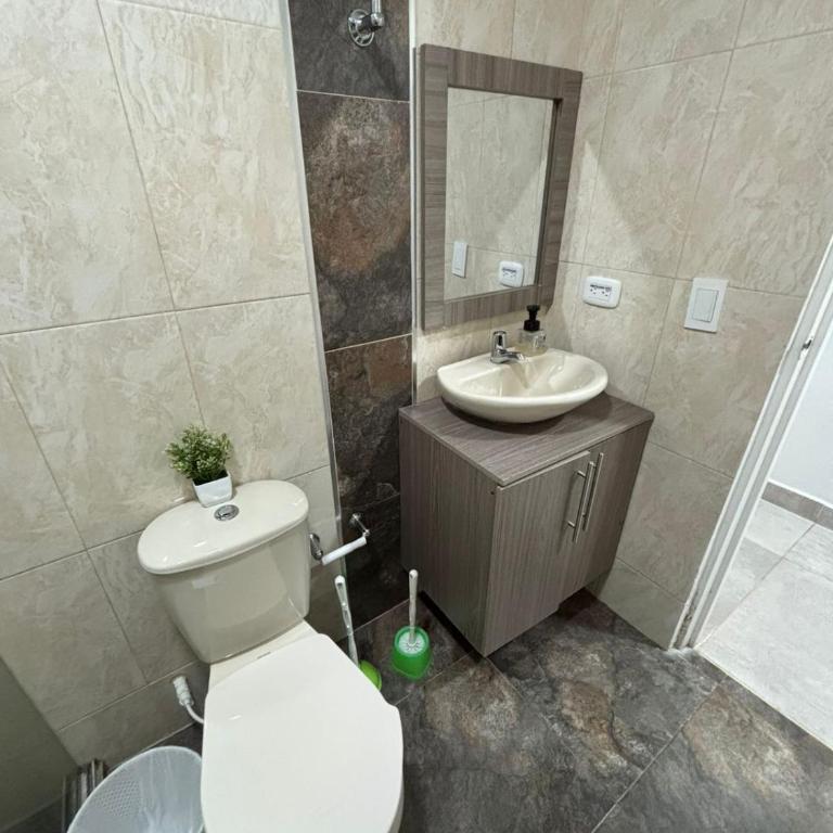 Acogedora Casa con Terraza en Ciudad Jardín - Apartamento de 2 dormitorios - 16