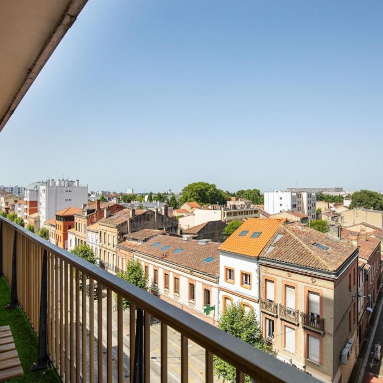 A pair of two-bed apartments with outdoor spaces and parking by the Garonne - Apartment - 5