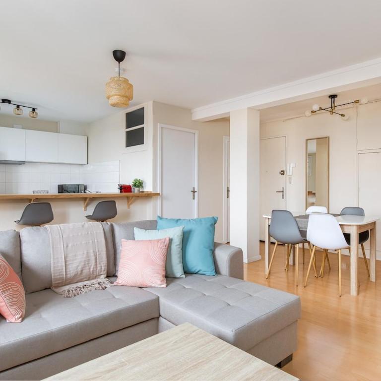 A pair of two-bed apartments with outdoor spaces and parking by the Garonne - Apartment - 12