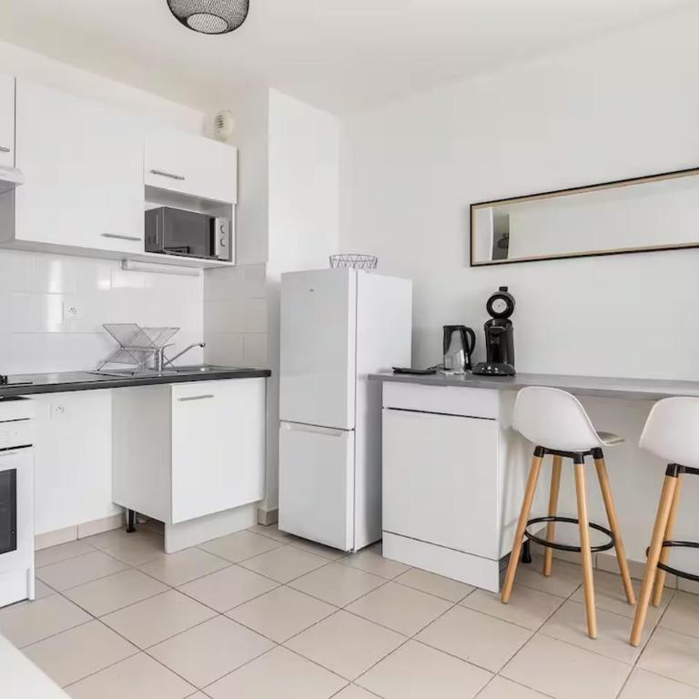 A pair of two-bed apartments with outdoor spaces and parking by the Garonne - Apartment - 22