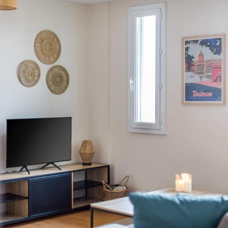 A pair of two-bed apartments with outdoor spaces and parking by the Garonne - Apartment - 15