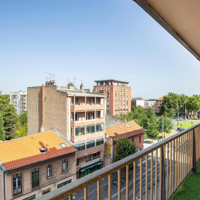 A pair of two-bed apartments with outdoor spaces and parking by the Garonne - Apartment - 14