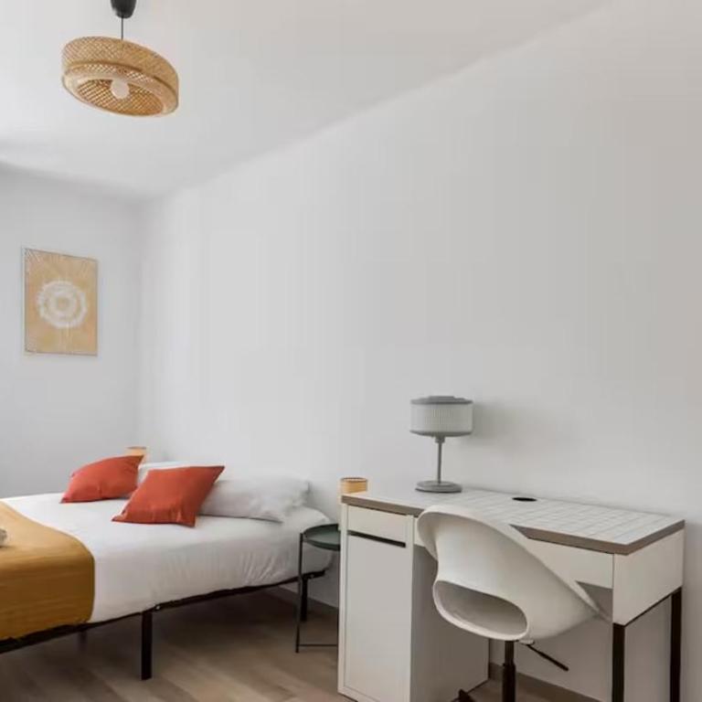 A pair of two-bed apartments with outdoor spaces and parking by the Garonne - Apartment - 26
