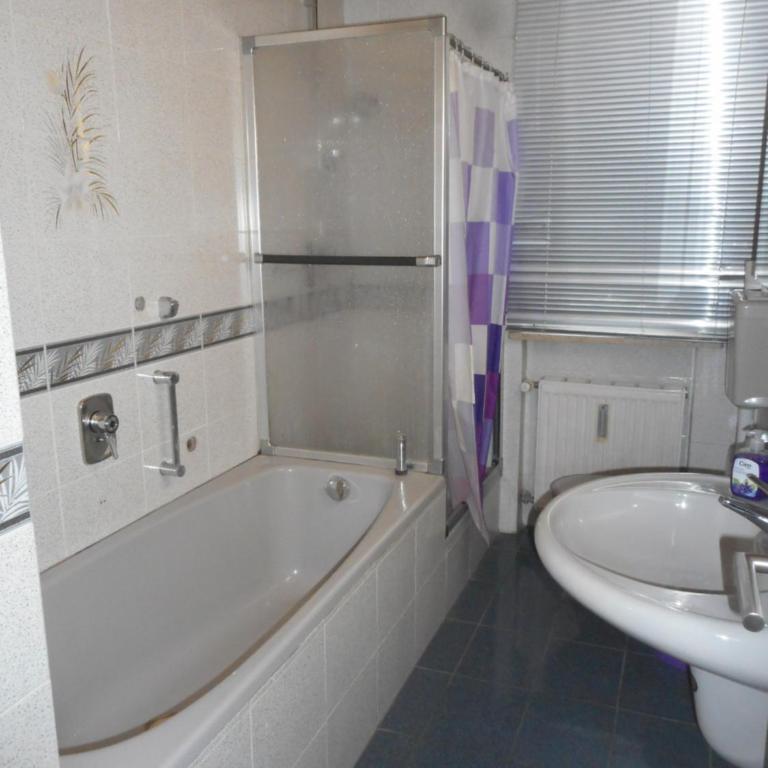 Pension Alis Augsburg - Camera Doppia con Letti Singoli e Bagno in Comune - 2