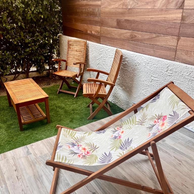 Sanary centre charmant studio 28m2 avec jardin parking privé - Apartment mit 1 Schlafzimmer - 28
