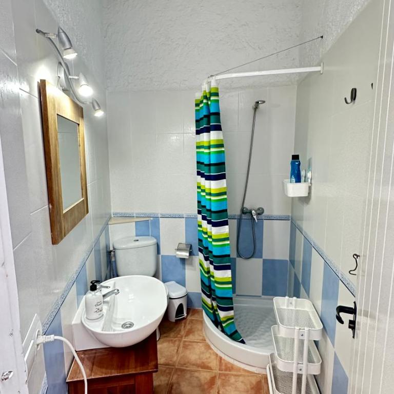 CASA CON JARDÍN A 35 METROS DE LA PLAYA. BR. - Casa de 3 dormitorios - 64