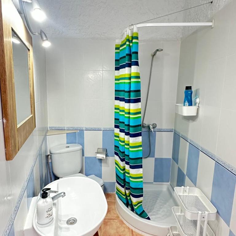 CASA CON JARDÍN A 35 METROS DE LA PLAYA. BR. - Casa de 3 dormitorios - 66