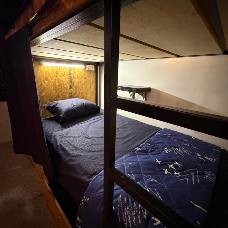 WanderHaus - 6-Bed Mixed Dormitory Room - 1
