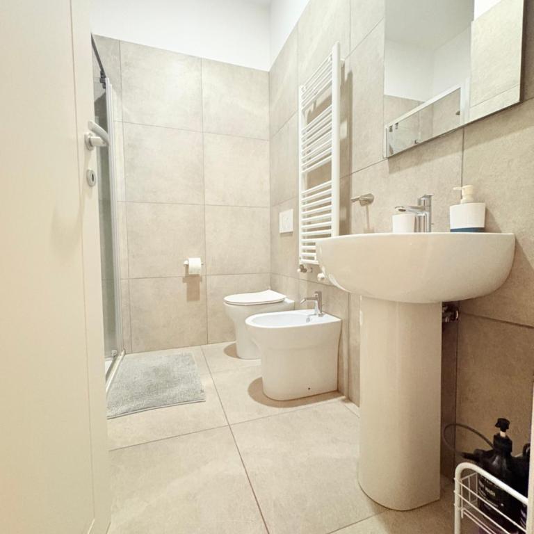Botanical - Double Room with Private Bathroom - 7