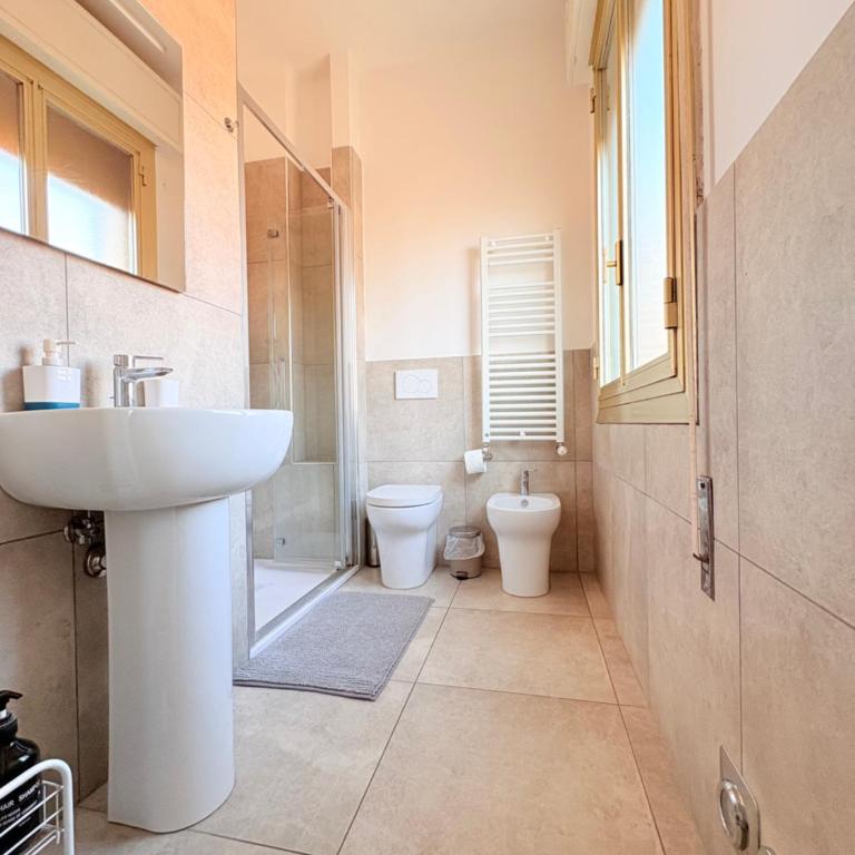 Botanical - Double Room with Private Bathroom - 7
