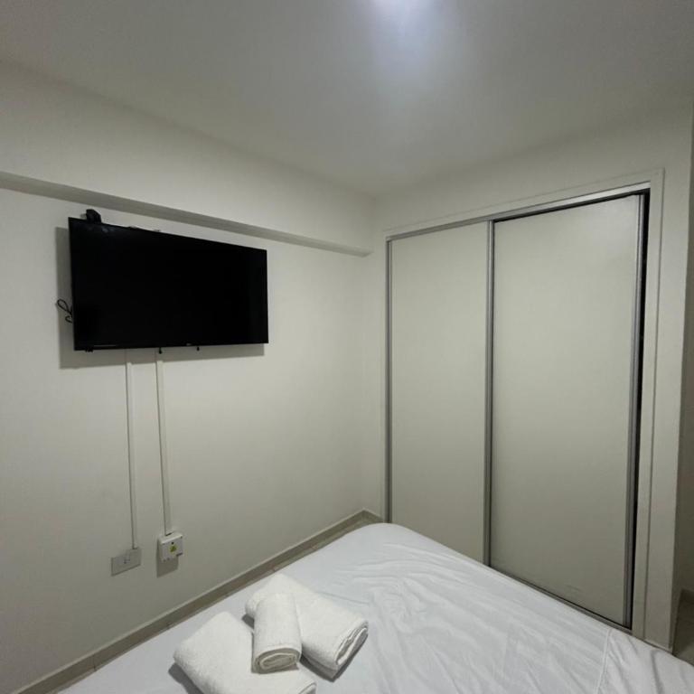Departamento de dos dormitorios con cochera a metros de Bv Pellegrini - Two-Bedroom Apartment - 23