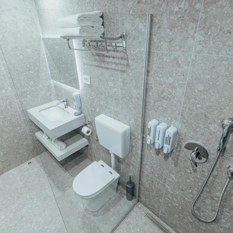 Hotel ORJEN sport & pleasure - Dvokrevetna Soba sa Bračnim Krevetom i Pogledom na Planinu - 8