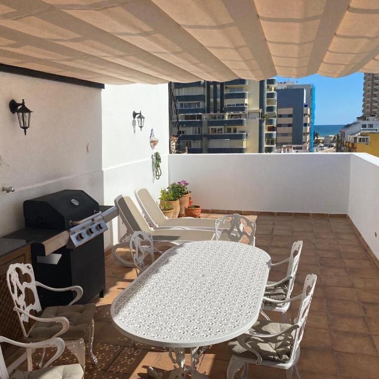 Penthouse, near beach, down town Fuengirola, free Parking - Apartamento de 3 dormitorios con vistas al mar - 2