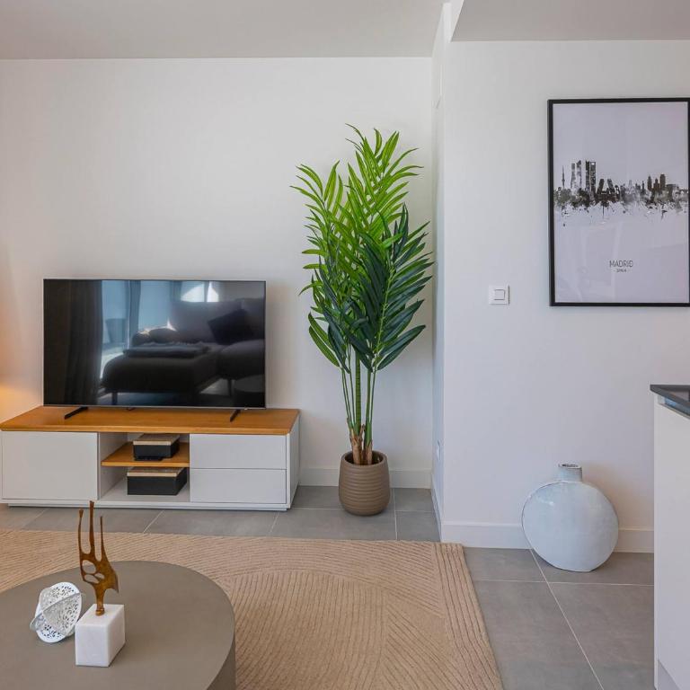 Magnificent 3-Bedroom Apartment, Terrace, Sauna and Swimming Pools - Apartamento de 3 dormitorios - 13