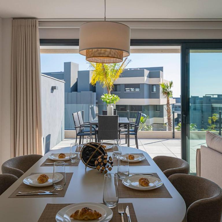 Magnificent 3-Bedroom Apartment, Terrace, Sauna and Swimming Pools - Apartamento de 3 dormitorios - 23