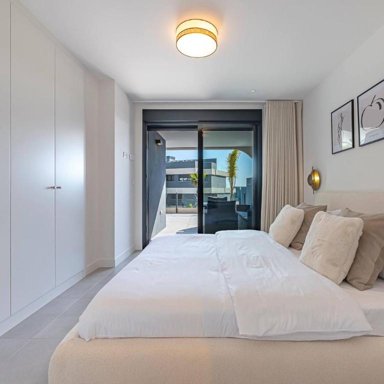 Magnificent 3-Bedroom Apartment, Terrace, Sauna and Swimming Pools - Apartamento de 3 dormitorios - 27