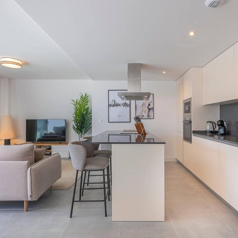 Magnificent 3-Bedroom Apartment, Terrace, Sauna and Swimming Pools - Apartamento de 3 dormitorios - 42