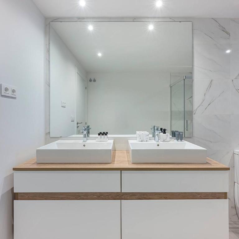 Magnificent 3-Bedroom Apartment, Terrace, Sauna and Swimming Pools - Apartamento de 3 dormitorios - 54
