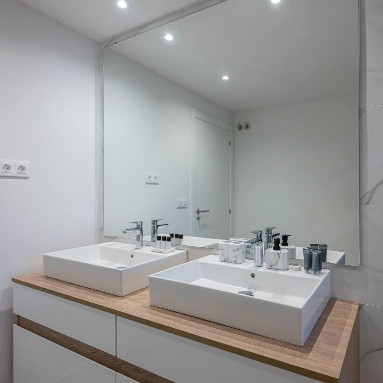 Magnificent 3-Bedroom Apartment, Terrace, Sauna and Swimming Pools - Apartamento de 3 dormitorios - 55