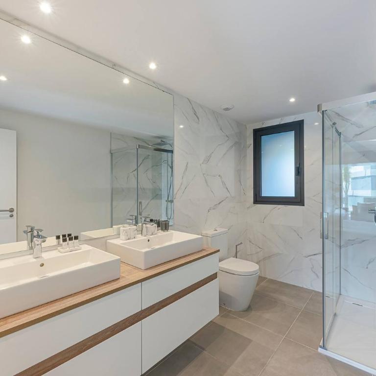 Magnificent 3-Bedroom Apartment, Terrace, Sauna and Swimming Pools - Apartamento de 3 dormitorios - 56