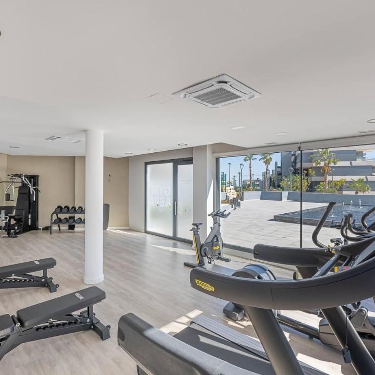 Magnificent 3-Bedroom Apartment, Terrace, Sauna and Swimming Pools - Apartamento de 3 dormitorios - 66