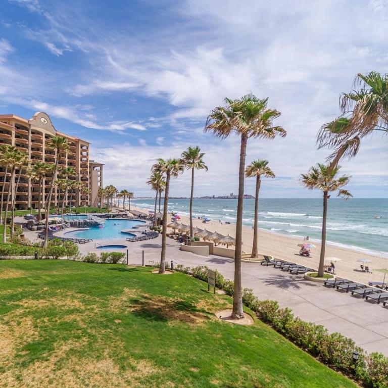 Sea's The Moment In Paradise Spacious and Chic Condo - Ferienhaus - 1