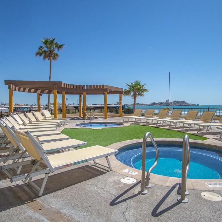 One-Of-A-Kind Penthouse Luxury Ocean Front - Maison de Vacances - 19