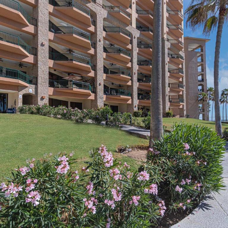 Sandy Sea Turtle Retreat Gem Oceanfront Condo - Casa - 2