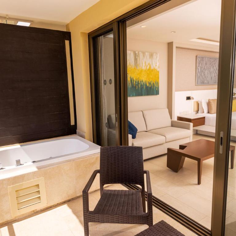 Royalton Hideaway Riviera Cancun, An Autograph Collection All-Inclusive Resort-Adults Only - Suite de Luxe avec Terrasse et Bain à Remous - 2