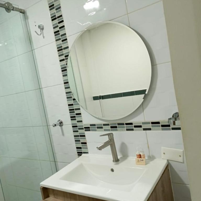 Hotel pasarela real cali - Habitación Triple Básica - 12