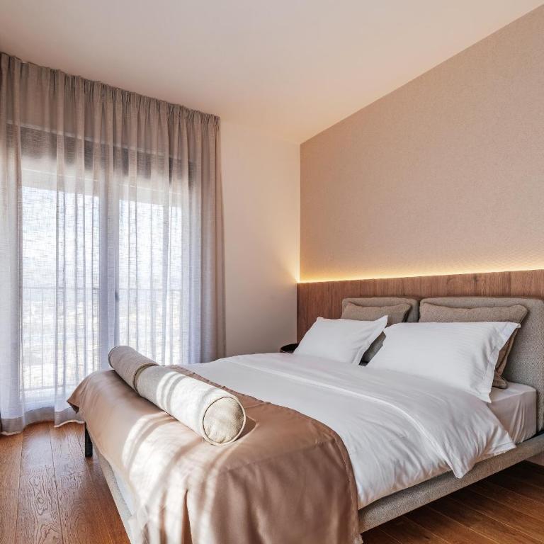 APART 28 - Premium Suites - Three-Bedroom Premium Apartment with Balcony - 15