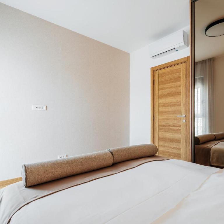 APART 28 - Premium Suites - Three-Bedroom Premium Apartment with Balcony - 17