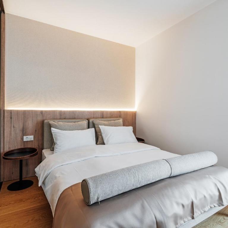 APART 28 - Premium Suites - Three-Bedroom Premium Apartment with Balcony - 19