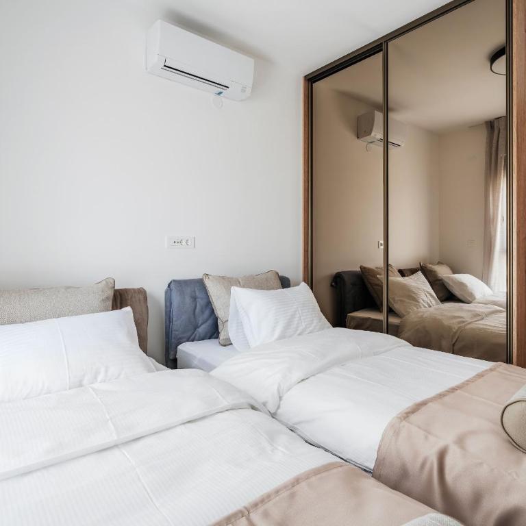 APART 28 - Premium Suites - Three-Bedroom Premium Apartment with Balcony - 22