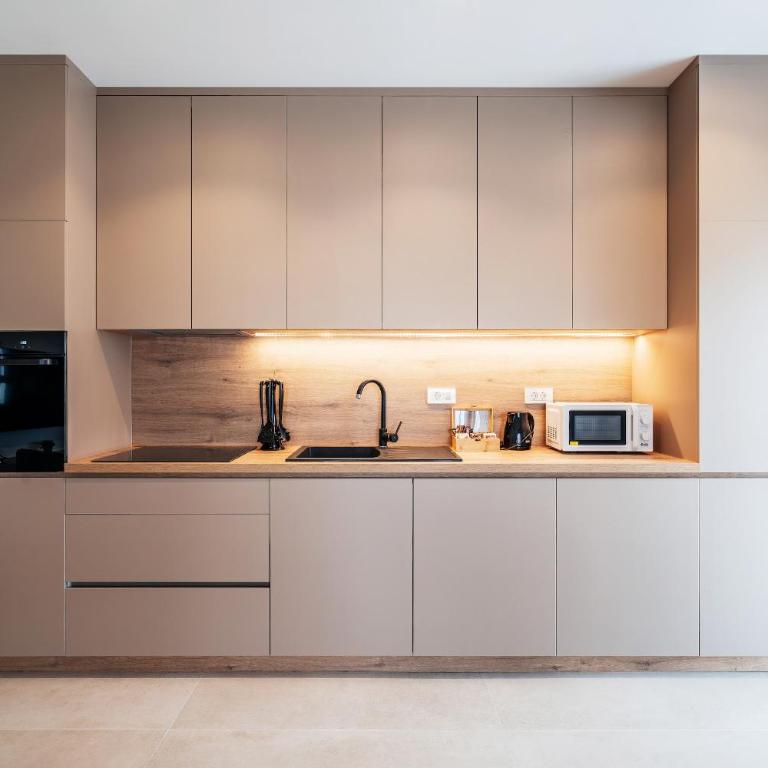 APART 28 - Premium Suites - Three-Bedroom Premium Apartment with Balcony - 24