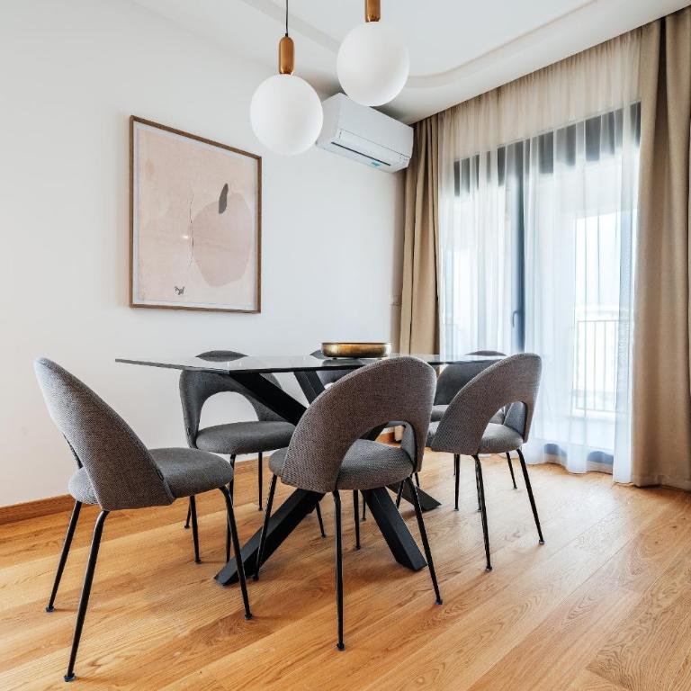 APART 28 - Premium Suites - Three-Bedroom Premium Apartment with Balcony - 21