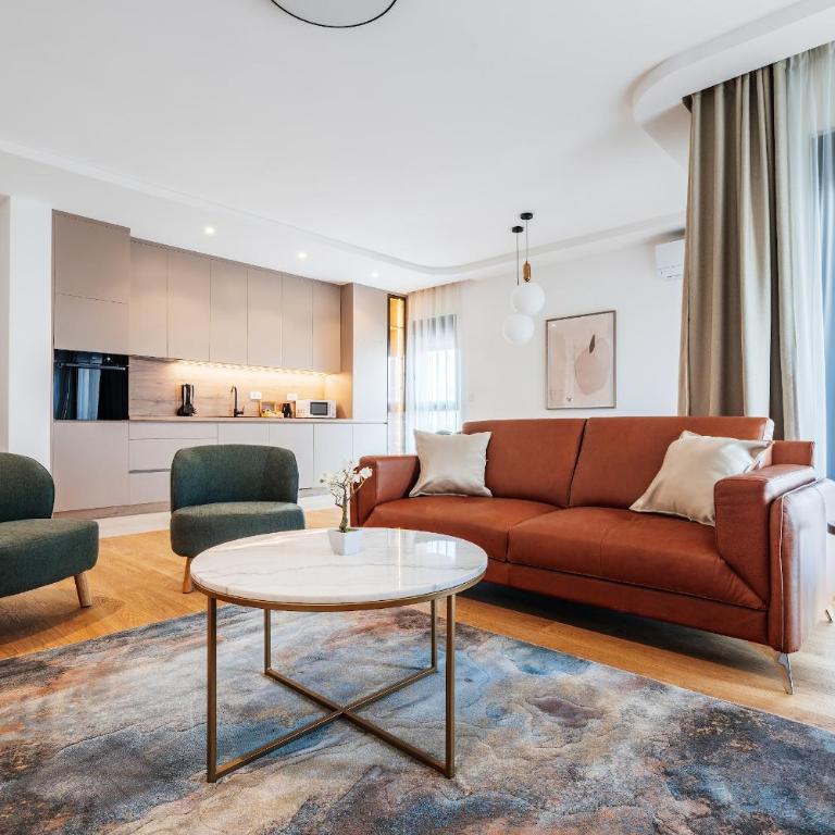 APART 28 - Premium Suites - Three-Bedroom Premium Apartment with Balcony - 6