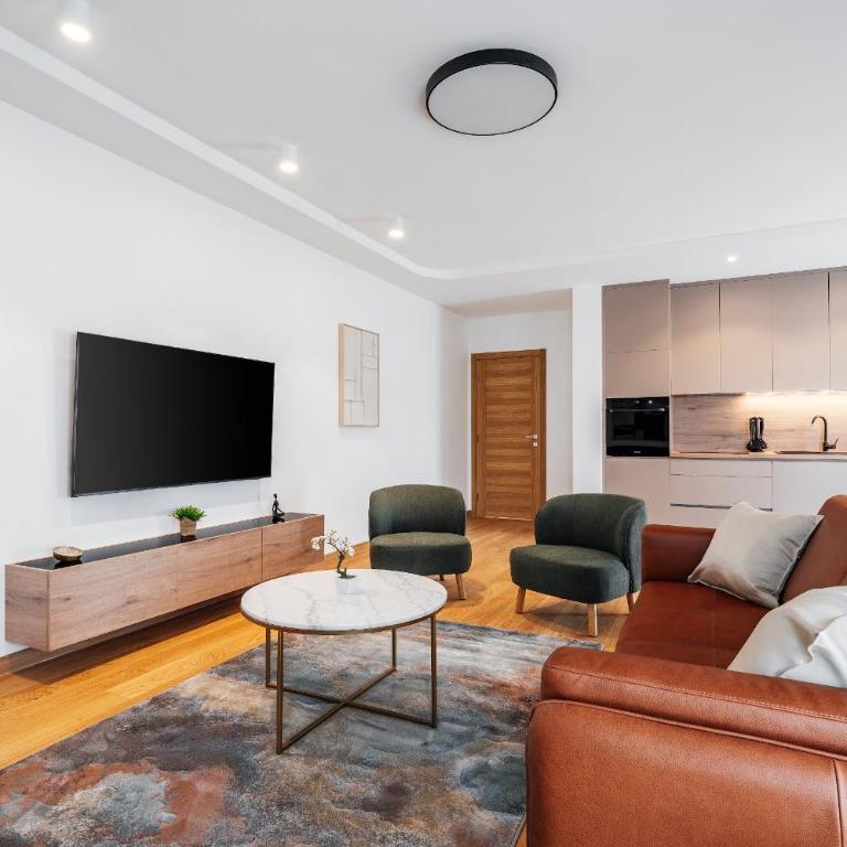 APART 28 - Premium Suites - Three-Bedroom Premium Apartment with Balcony - 3